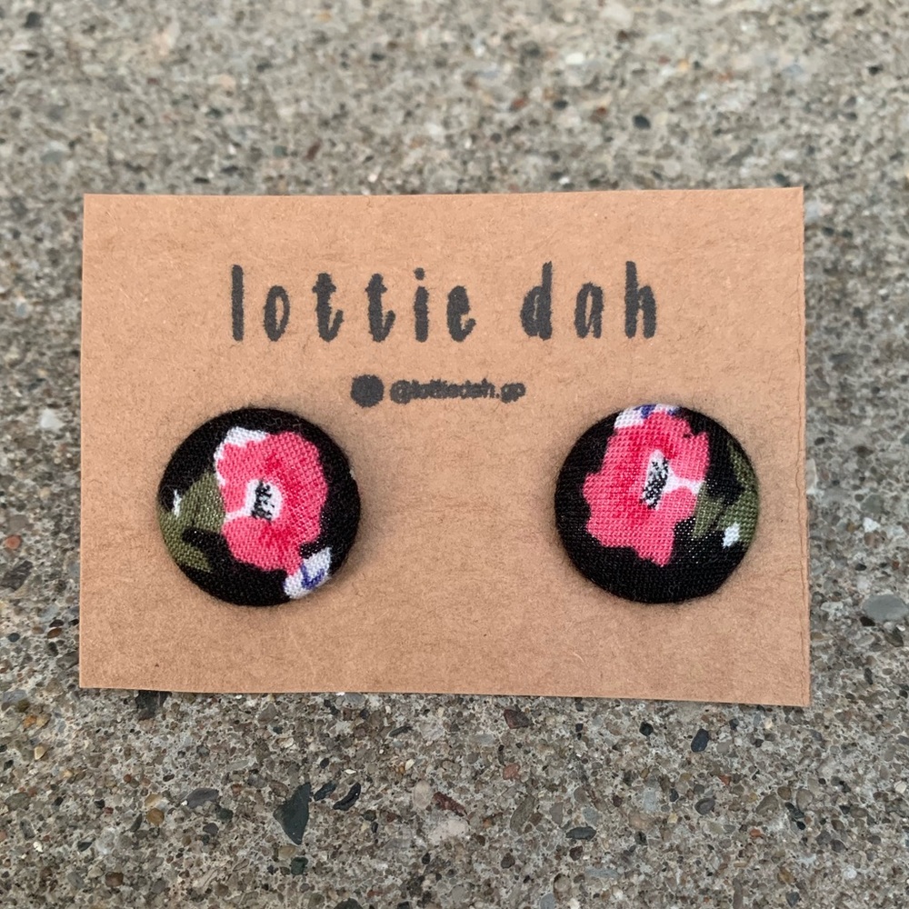 2/$15 🦋 Floral Fabric Button earrings vintage handmade